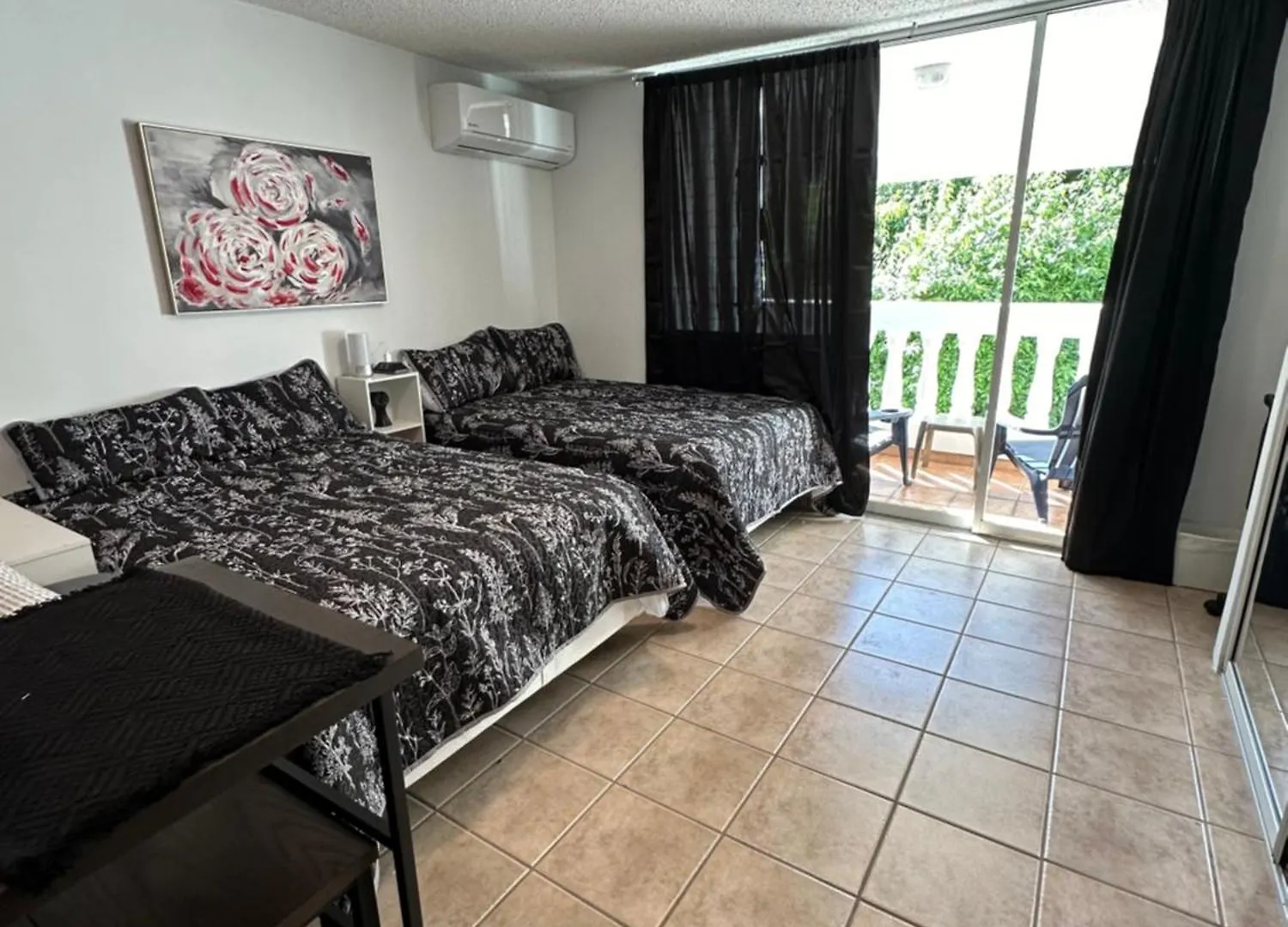 Beachfront Studio Apt W/ Full Kitchen & Pool Isabela