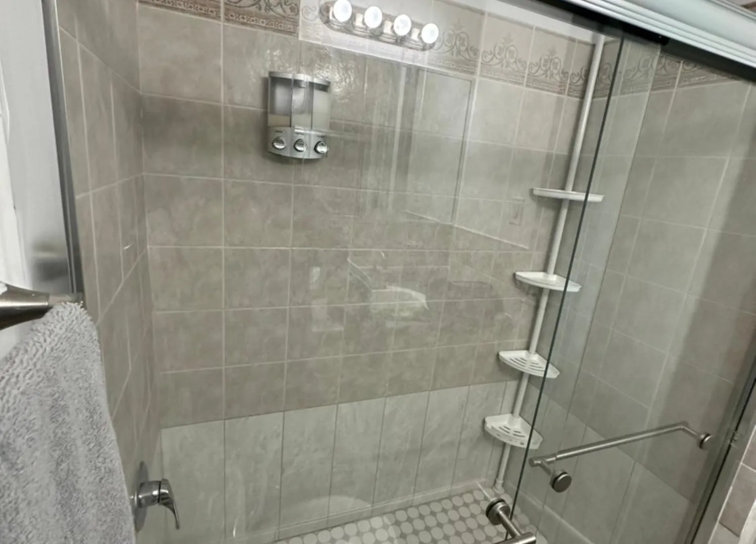 Beachfront Studio Apt W/ Full Kitchen & Pool Isabela