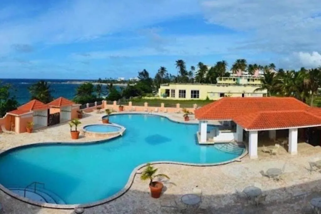 Beachfront Studio Apt W/ Full Kitchen & Pool Isabela Apartment